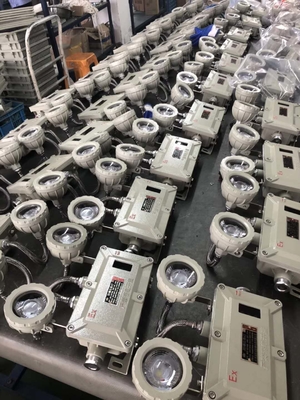 Đèn LED khẩn cấp có tuổi thọ dài với 50000h tường hoặc trần được gắn trên vỏ hợp kim nhôm