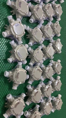 Ex Mark Ex Db IIC T6 Gb/ Ex Tb IIIC T80°C Db Vỏ kết nối chống cháy với vật liệu hợp kim nhôm chống nhiệt