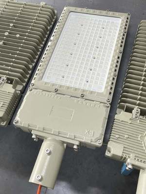 Đèn pha đường phố chống cháy nổ ATEX Giá xuất xưởng 50w-250w Ip66 Ngoài trời cho ngành Dầu khí và Xử lý hóa chất