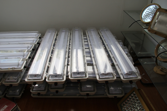 ATEX/IECEx/CNEX Chất cố định LED khu vực nguy hiểm được phê duyệt, được xếp hạng IP66, bảo hành 5 năm, công suất và kích thước có thể tùy chỉnh