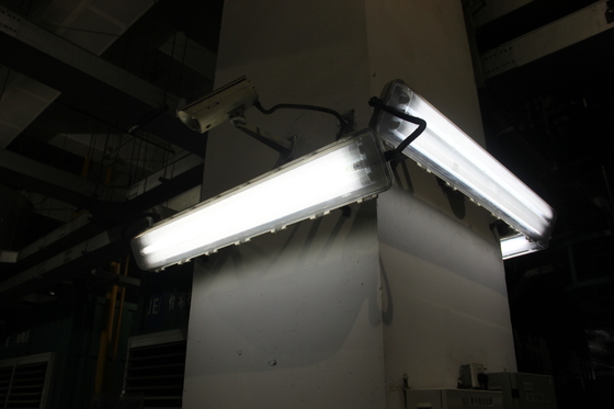 Đèn đèn LED tuyến tính chống nổ 4ft cho các vị trí nguy hiểm 2x9W / 2x18W