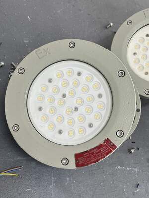 ATEX IECEx IP66 đèn chống nổ LED 100W 150W Khởi động kho 100-277V