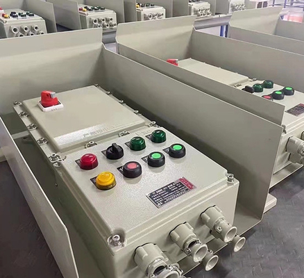Bảng điều khiển bên ngoài chống nổ có lớp phủ bột với bảng điều khiển phía trước hợp kim nhôm 2mm