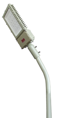 Ánh sáng đường phố năng lượng mặt trời ngoài trời chống nổ Ip66 100w 200w hiệu suất ánh sáng LED 130lm / w Với bảo hành năm năm