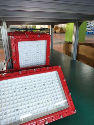 Đèn LED chống nổ màu đỏ 140lm / W với đầu vào AC / DC và xếp hạng IP66