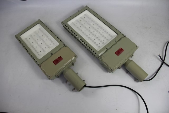 100W 130lm/W Đèn chống nổ Đèn đèn ngoài trời chống nước độ cứng cao Đèn hoạt động quy mô lớn