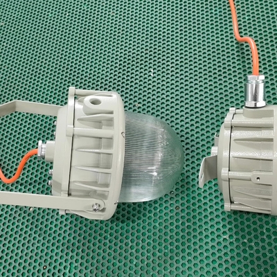 100-277VAC Điện áp định số Độ sáng cao IP66 Ánh sáng địa điểm nguy hiểm