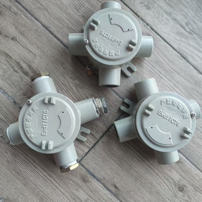 Hình chiếu chống nổ Hộp giao thông chống cháy IP66 chống ăn mòn cho các địa điểm nguy hiểm