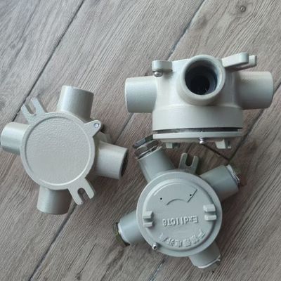 Máy phun điện tĩnh 4 " 1" hộp kết nối chống nổ tròn ATEX IECEx lớp I Div 1 II B II C IP66 Được đánh giá cho các vị trí nguy hiểm khí dầu