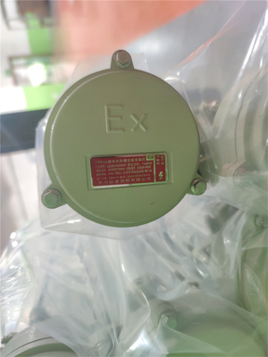 Ống đèn LED chống nổ Nhà máy hóa dầu sử dụng ATEX EAC 50000hr tuổi thọ 54W treo dây chuyền