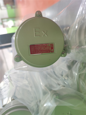 Ống đèn LED chống nổ Nhà máy hóa dầu sử dụng ATEX EAC 50000hr tuổi thọ 54W treo dây chuyền