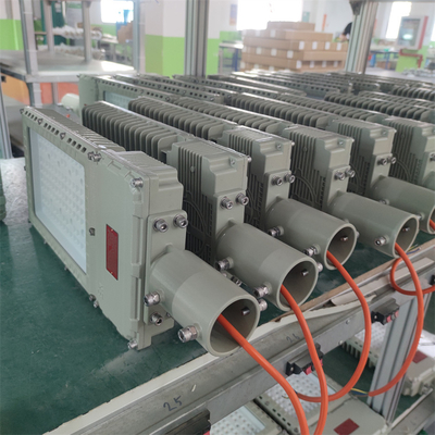 Ex Proof đèn LED đường phố đèn lũ ATEX chứng nhận chống cháy tùy chỉnh IP66 180lm / watt cho nhà máy khí đốt