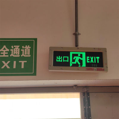 Biển chỉ dẫn lối thoát LED IP66 cấp công nghiệp thời gian khẩn cấp 180 phút cho môi trường nguy hiểm với chức năng chiếu sáng khẩn cấp