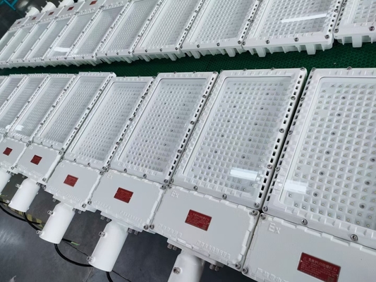 IP66 Đèn đèn LED ngoài trời chống nổ được chứng nhận bởi ATEX IECEx CNEX Lý tưởng cho các nền tảng ngoài khơi Nhà máy lọc dầu Nhà máy nguy hiểm