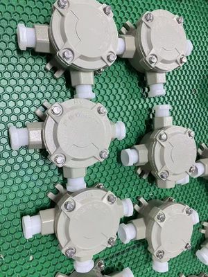 Khung tùy chỉnh IP66 chống nước ATEX hộp kết nối Khung chống cháy năng lượng 220V / 380V hộp kết nối nhôm đúc
