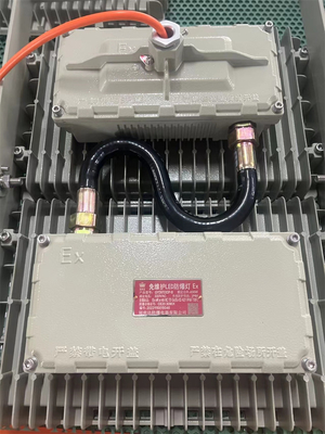 300-500 Watt Đèn chống phun nước Đèn chống ăn mòn 140lm/W 220v 380v