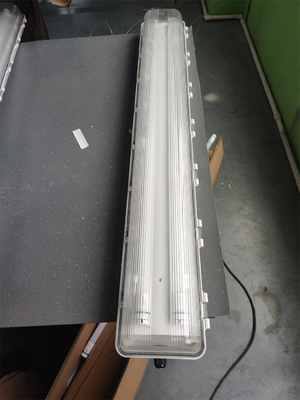 2 * 54W Phương pháp chống nổ đèn huỳnh quang ATEX IECEx Chứng nhận chống nước WF2 100lm / w Cấp nắp trần hiệu quả ánh sáng cho Khu vực 21 22 1 2