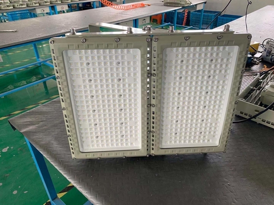 IP66 đèn pha LED với WF2 hợp kim nhôm chống cháy CREE đèn hạt