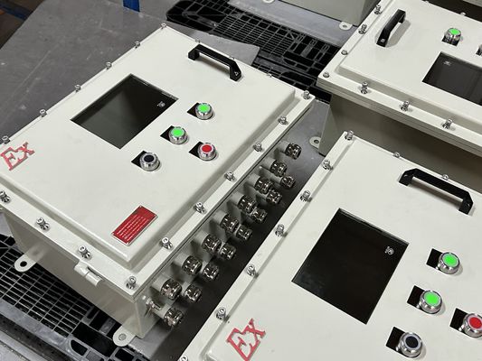 Tủ điều khiển chống cháy nổ bảo vệ nhân viên và thiết bị quan trọng trong môi trường dễ cháy