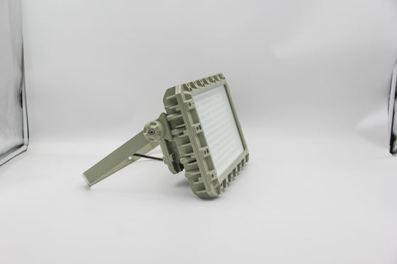 Đèn pha LED chống cháy nổ – Tiết kiệm năng lượng, xếp hạng IP66 cho nhà máy hóa chất và giàn khoan ngoài khơi