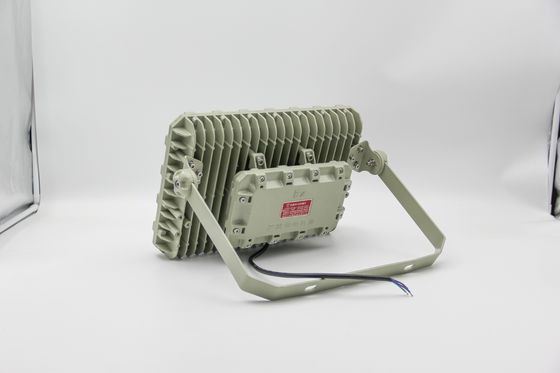 Đèn pha LED chống cháy nổ – Tiết kiệm năng lượng, xếp hạng IP66 cho nhà máy hóa chất và giàn khoan ngoài khơi