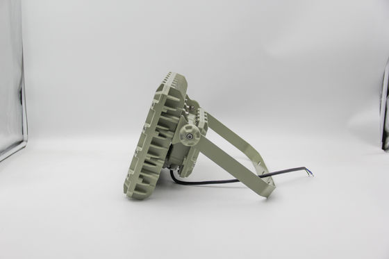 Đèn pha LED chống cháy nổ – Tiết kiệm năng lượng, xếp hạng IP66 cho nhà máy hóa chất và giàn khoan ngoài khơi