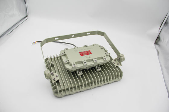 Đèn pha LED chống cháy nổ – Tiết kiệm năng lượng, xếp hạng IP66 cho nhà máy hóa chất và giàn khoan ngoài khơi