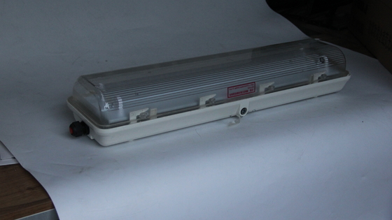 Đèn tuyến tính LED chống cháy nổ chống thấm nước cho giàn khoan dầu, nhà máy hóa chất và trạm xăng – Chứng nhận ATEX/IECEx/CNEX, Tiết kiệm năng lượng, Bền bỉ, Dễ lắp đặt