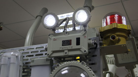 Đèn LED khẩn cấp chống cháy nổ 2x5W IP65 – Có thể sạc lại cho khu vực nguy hiểm