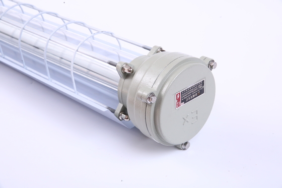 Đối với Môi trường Ẩm ướt Vùng 21 và 22 Chống ăn mòn Ex Db Eb IIC T6 Gb, Ex Tb IIIC T80°C Db Đèn LED tuyến tính chống cháy nổ ATEX bền bỉ 100lm/w IP66