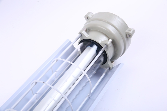 Đối với Môi trường Ẩm ướt Vùng 21 và 22 Chống ăn mòn Ex Db Eb IIC T6 Gb, Ex Tb IIIC T80°C Db Đèn LED tuyến tính chống cháy nổ ATEX bền bỉ 100lm/w IP66