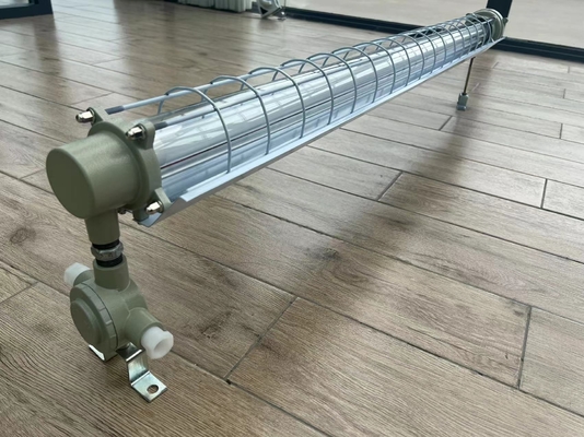 Đối với Môi trường Ẩm ướt Vùng 21 và 22 Chống ăn mòn Ex Db Eb IIC T6 Gb, Ex Tb IIIC T80°C Db Đèn LED tuyến tính chống cháy nổ ATEX bền bỉ 100lm/w IP66