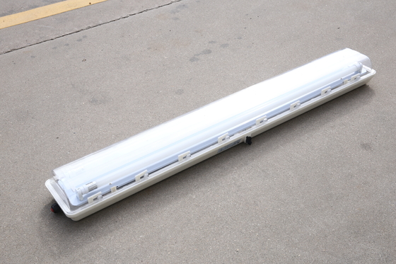 ATEX 1200mm chiều dài 2 * 18w ống kép chống nổ dẫn ánh sáng tuyến tính cho Khu vực 1 và 2, Khu vực 21 và 22