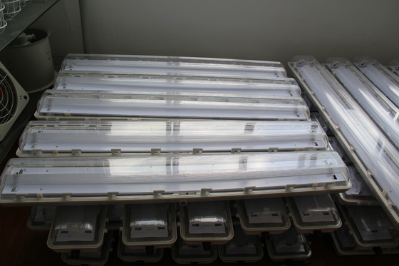 ATEX/IECEx/CNEX Chất cố định LED khu vực nguy hiểm được phê duyệt, được xếp hạng IP66, bảo hành 5 năm, công suất và kích thước có thể tùy chỉnh
