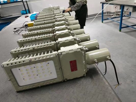 Đèn pha LED chống cháy nổ với thấu kính, giải pháp chiếu sáng công nghiệp, có chứng nhận EX