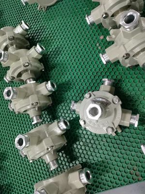 IP66 Cast Aluminum Waterproof 220V/380VAC 1-5Way Explosion Proof Junction Box cho khu vực nguy hiểm công nghiệp kho