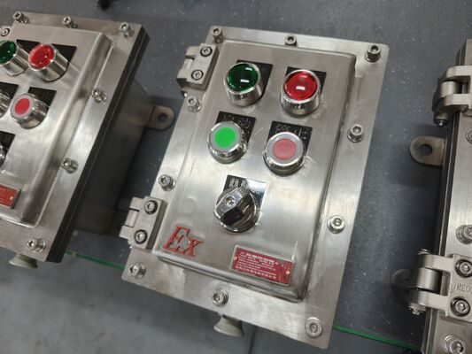 Thép không gỉ tùy chỉnh chống nổ Kháng ăn mòn Bảng điều khiển M20 Atex được chứng nhận