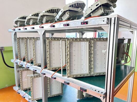 Đèn pha LED chống cháy nổ ATEX 1000W với bốn mô-đun kết hợp, dùng cho dự án Dầu khí & Phân bón