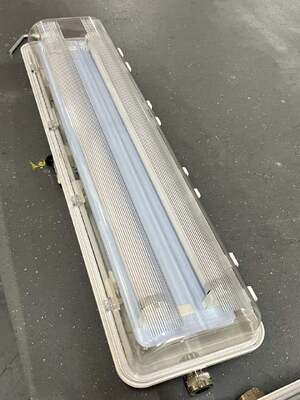 Đèn LED tuyến tính chống cháy nổ IP66 10W 18W 36W đạt chứng nhận IECEx ATEX Zone 1 Zone 2 có pin khẩn cấp