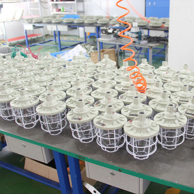 Đèn LED chống nổ di động IP66 WF2 Hợp kim nhôm phù hợp với môi trường nguy hiểm Ứng dụng công nghiệp